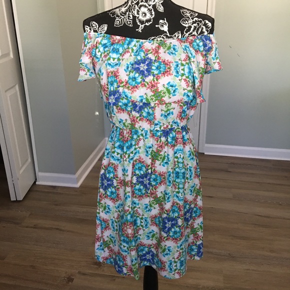 Dresses & Skirts - Blue Floral Dress